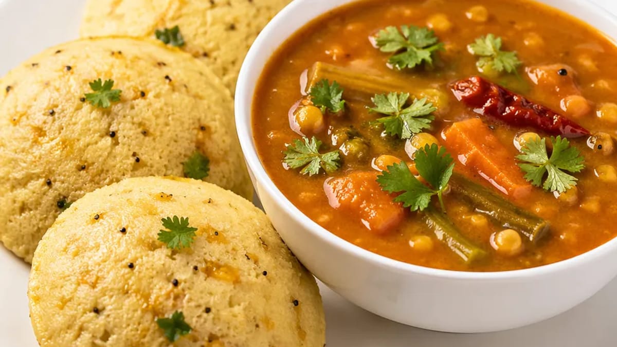 Calories in Idli: Per Piece, With Sambar and Chutney