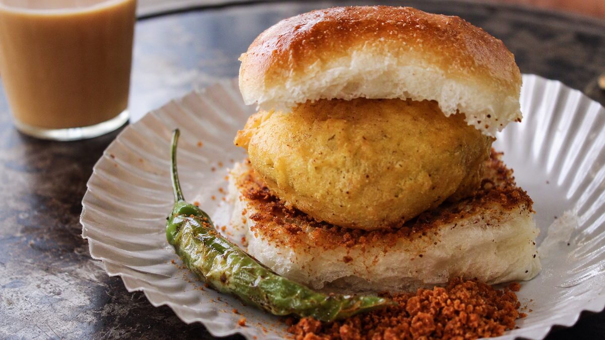 Calories in Vada Pav: One Vada Pav, Vada and Chutneys