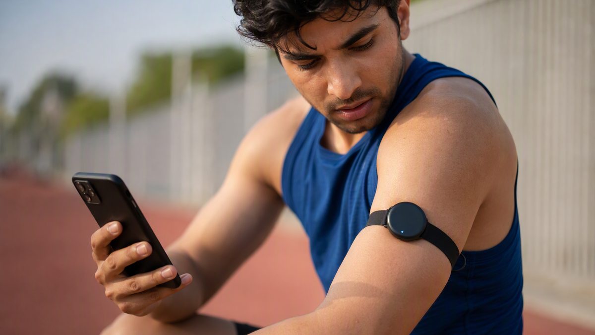Athlete wearing arm lactate sensor with app readout